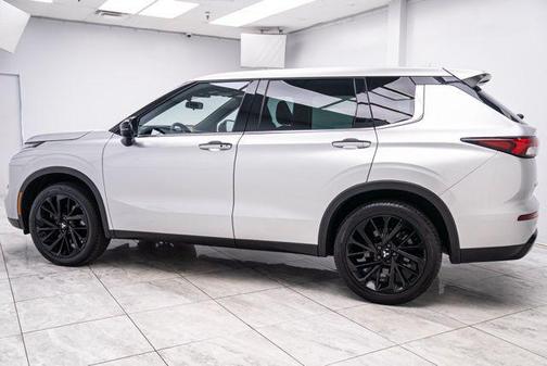 Alloy Silver Metallic 2022 Mitsubishi Outlander Black Edition 2WD