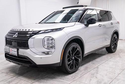 Alloy Silver Metallic 2022 Mitsubishi Outlander Black Edition 2WD