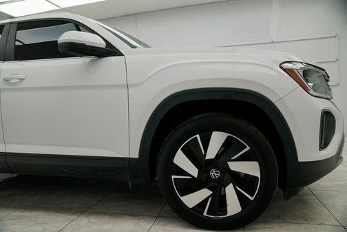 2024 Volkswagen Atlas Cross Sport 2.0T SE w/Technology 4MOTION