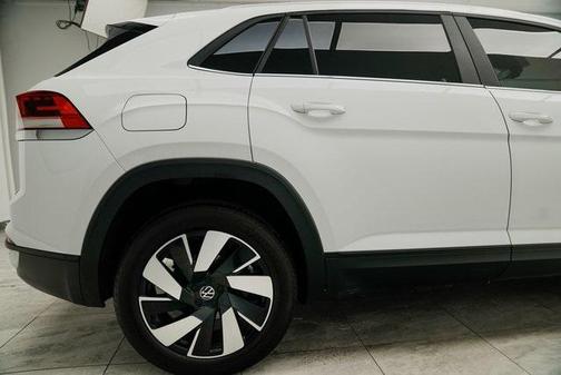 2024 Volkswagen Atlas Cross Sport 2.0T SE w/Technology 4MOTION