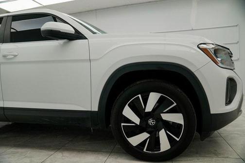 2024 Volkswagen Atlas Cross Sport 2.0T SE w/Technology 4MOTION