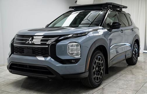 Moonstone Gray Metallic W/ Black Roof 2026 Mitsubishi Outlander Trail Edition S-AWC