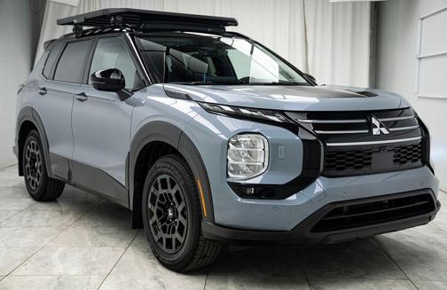 Moonstone Gray Metallic W/ Black Roof 2026 Mitsubishi Outlander Trail Edition S-AWC
