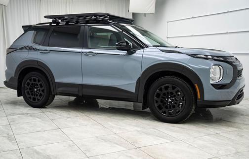 Moonstone Gray Metallic W/ Black Roof 2026 Mitsubishi Outlander Trail Edition S-AWC