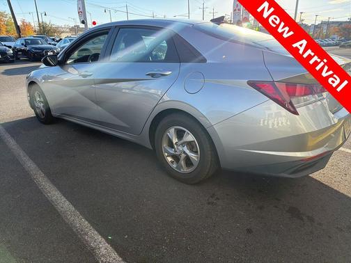 2021 Hyundai ELANTRA SE