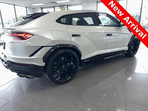 2024 Lamborghini Urus Performante