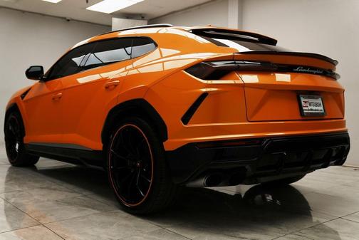 2021 Lamborghini Urus Pearl Capsule