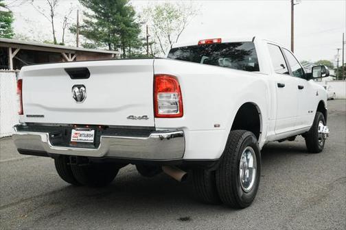 2022 RAM 3500 Big Horn Crew Cab 4x4 8' Box