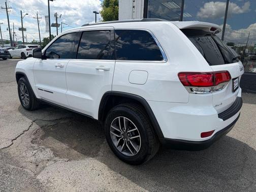 Bright White Clearcoat 2020 Jeep Grand Cherokee Laredo