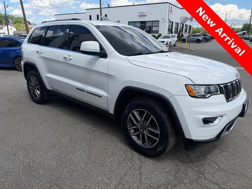 Bright White Clearcoat 2020 Jeep Grand Cherokee Laredo