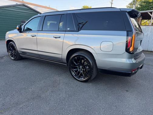 Argent Silver Metallic 2023 Cadillac Escalade ESV Sport Platinum