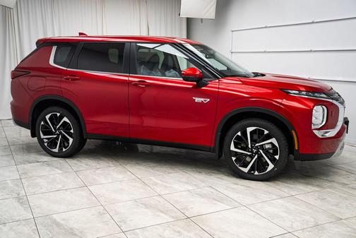 Red Diamond 2025 Mitsubishi Outlander SE S-AWC