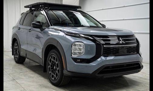 Moonstone Gray Metallic/Black Roof 2025 Mitsubishi Outlander Trail Edition S-AWC