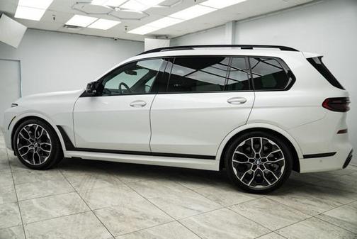 2026 BMW X7 M60i