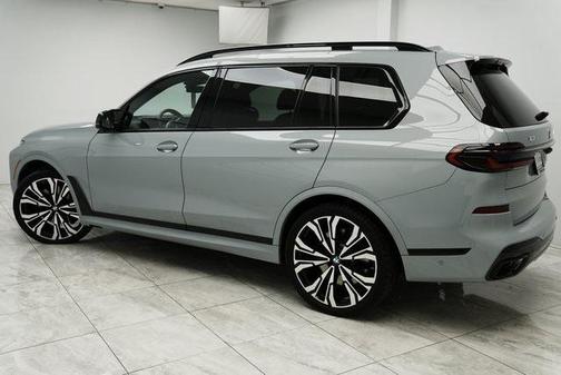 2024 BMW X7 M60i