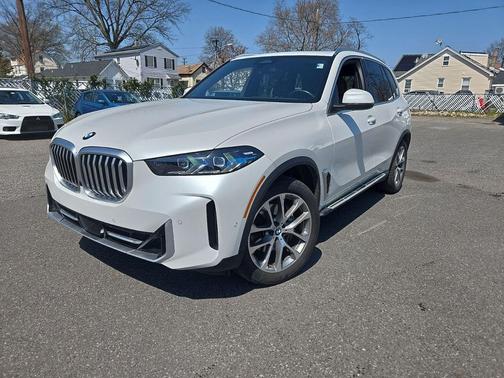 Mineral White Metallic 2025 BMW X5 xDrive40i