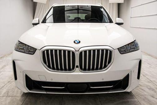 Mineral White Metallic 2025 BMW X5 xDrive40i