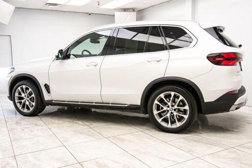Mineral White Metallic 2025 BMW X5 xDrive40i