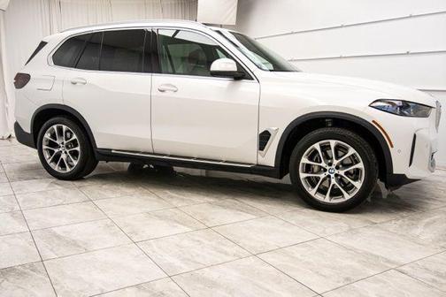 Mineral White Metallic 2025 BMW X5 xDrive40i