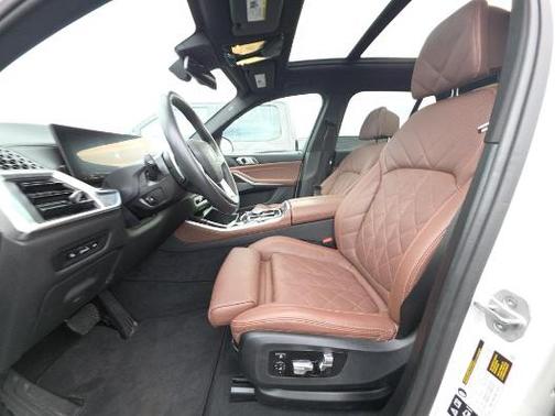 Mineral White Metallic 2025 BMW X5 xDrive40i