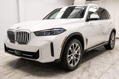 Mineral White Metallic 2025 BMW X5 xDrive40i