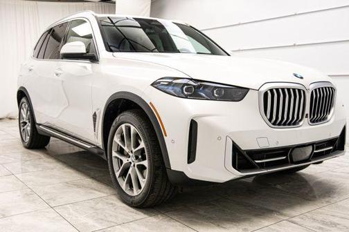 Mineral White Metallic 2025 BMW X5 xDrive40i