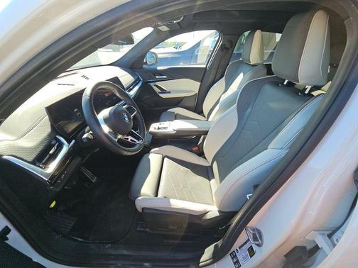 Alpine White 2025 BMW X2 xDrive28i
