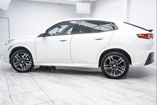 Alpine White 2025 BMW X2 xDrive28i