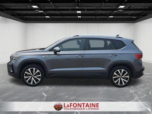 Platinum Gray Metallic 2022 Volkswagen Taos 1.5T SE