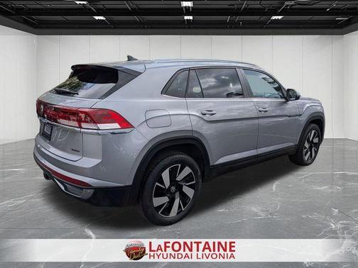 2025 Volkswagen Atlas Cross Sport 2.0T SE w/Technology