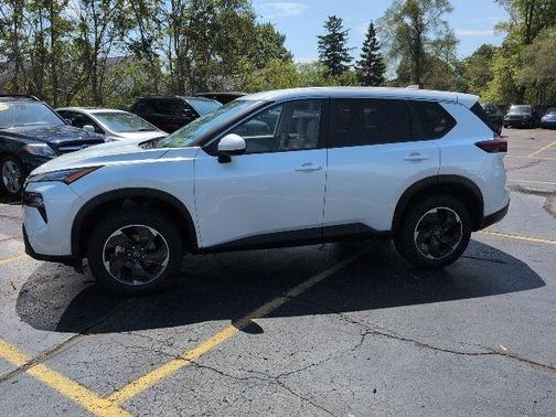 White Pearl 2025 Nissan Rogue SV