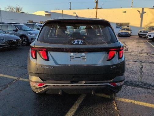 2023 Hyundai TUCSON SE