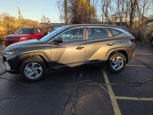 2023 Hyundai TUCSON SE