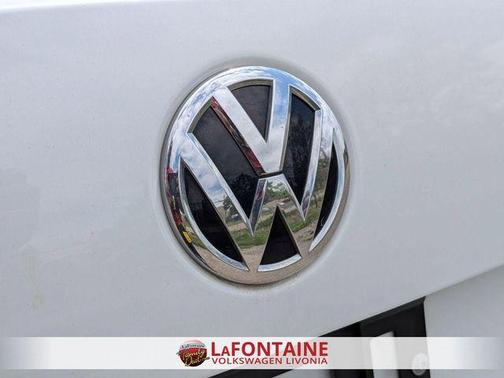 Pure White 2017 Volkswagen Jetta 1.4T S
