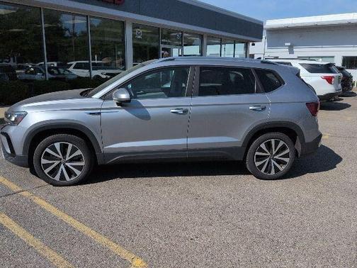 Pyrite Silver Metallic 2023 Volkswagen Taos 1.5T SE