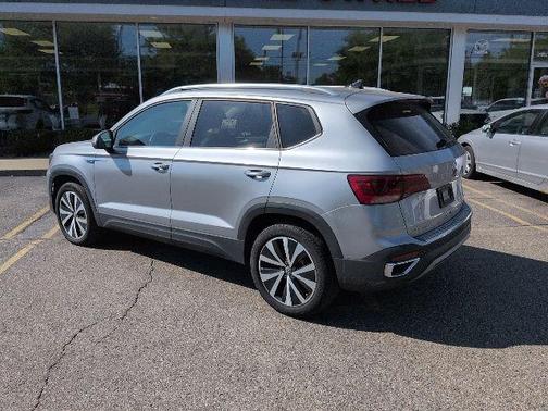 Pyrite Silver Metallic 2023 Volkswagen Taos 1.5T SE