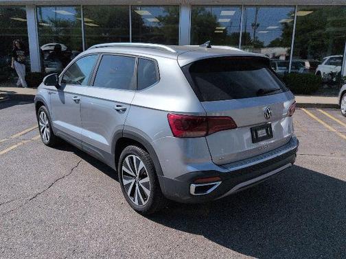 Pyrite Silver Metallic 2023 Volkswagen Taos 1.5T SE