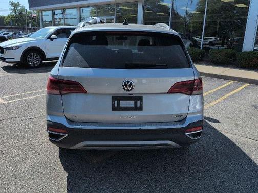 Pyrite Silver Metallic 2023 Volkswagen Taos 1.5T SE