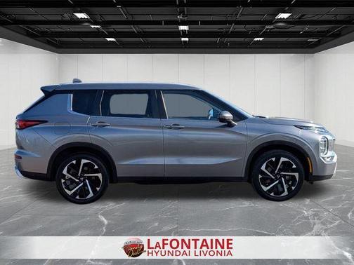 2022 Mitsubishi Outlander SE