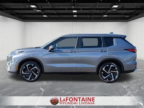2022 Mitsubishi Outlander SE