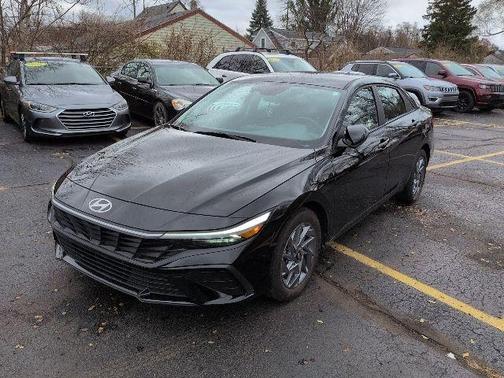 2024 Hyundai ELANTRA SEL