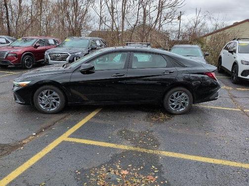 2024 Hyundai ELANTRA SEL