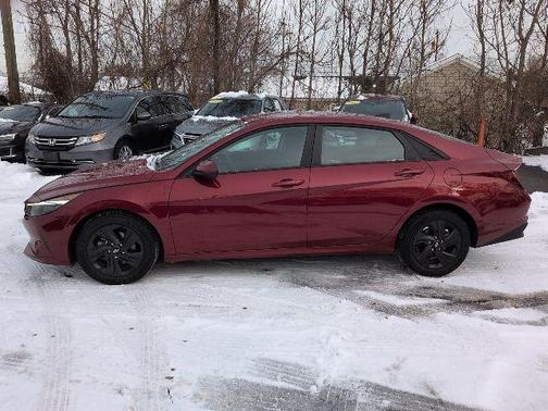 2023 Hyundai ELANTRA SEL