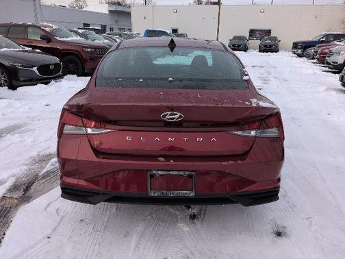 2023 Hyundai ELANTRA SEL