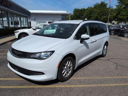 Bright White Clearcoat 2021 Chrysler Voyager LXI