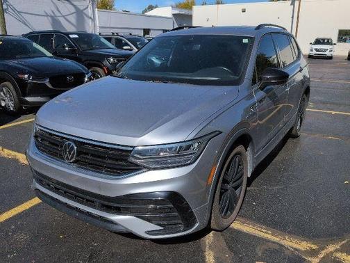 2022 Volkswagen Tiguan 2.0T SE R-Line Black