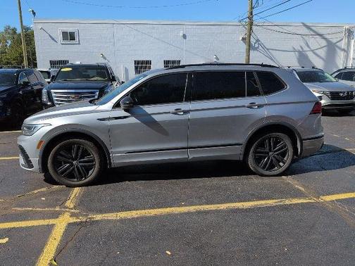 2022 Volkswagen Tiguan 2.0T SE R-Line Black