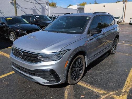 2022 Volkswagen Tiguan 2.0T SE R-Line Black