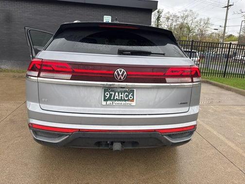 Silver Bird Metallic 2024 Volkswagen Atlas Cross Sport 2.0T SE w/Technology