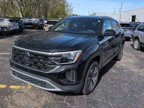 Deep Black Pearl Effect 2024 Volkswagen Atlas Cross Sport 2.0T SE